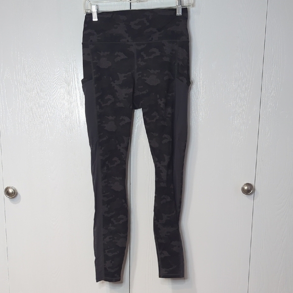 Fabletics Green & Black Camo Leggings w/Pockets with Powerhold Technology - SZ M - Picture 2 of 6
